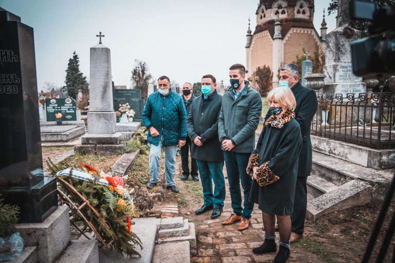 Почаст су одали делегације Града Сомбора, УГ "Буњевачко коло" и Српске читаонице